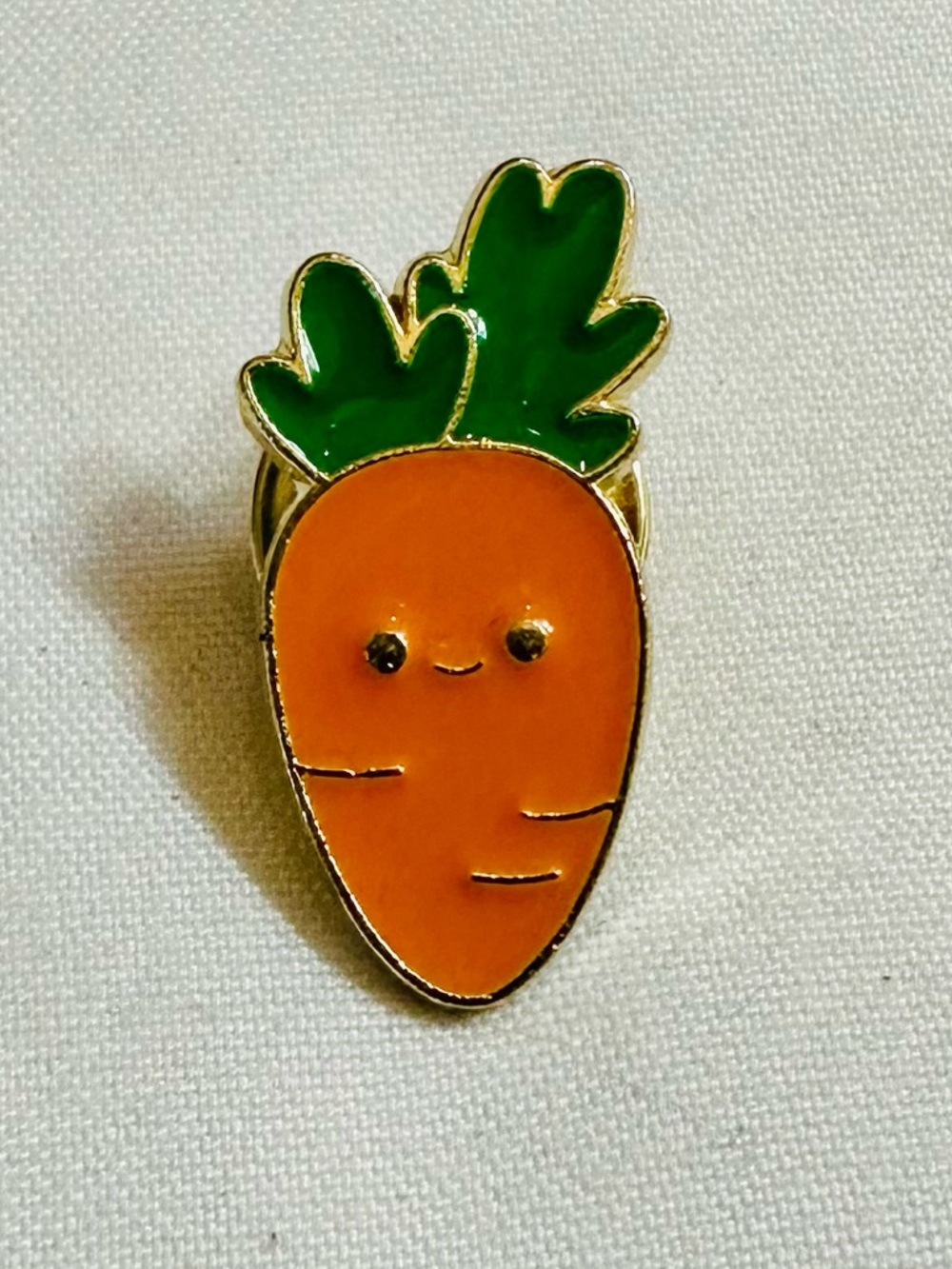 Happy Carrot Pin